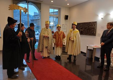 Ravenski koledniki prepevali kolednice v Mestni hiši (7)